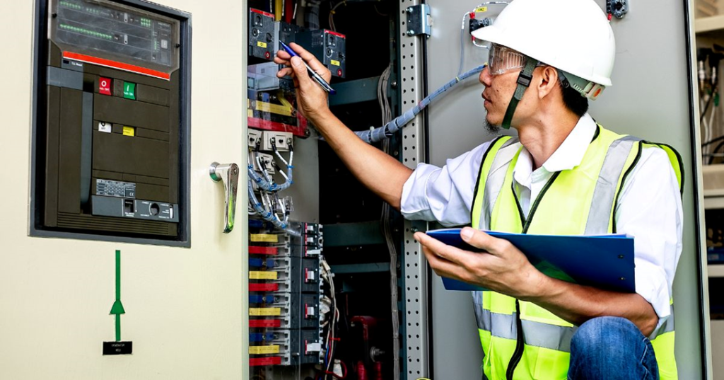 electrical contractor vs electrician